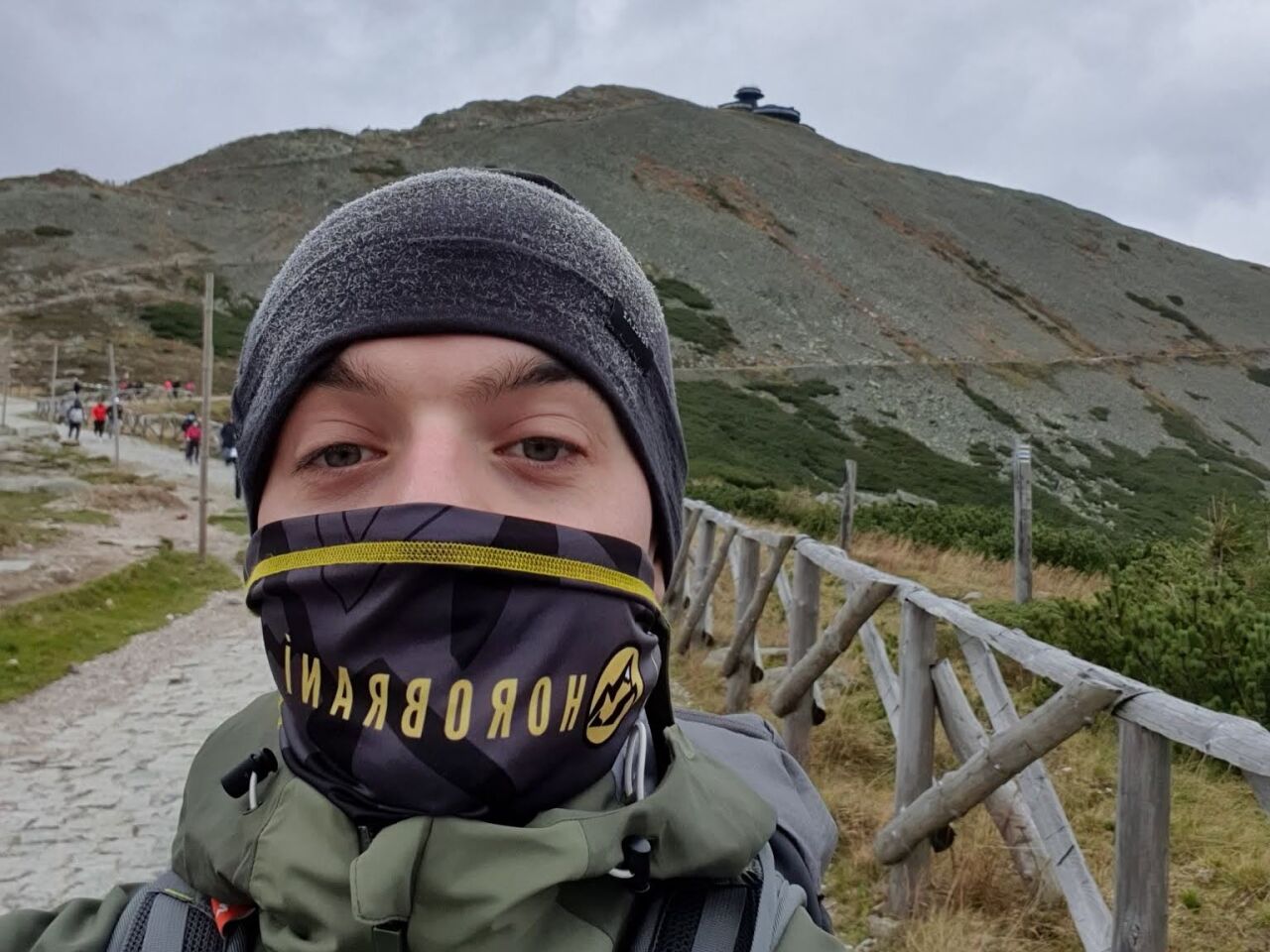 Multifunkční šátek